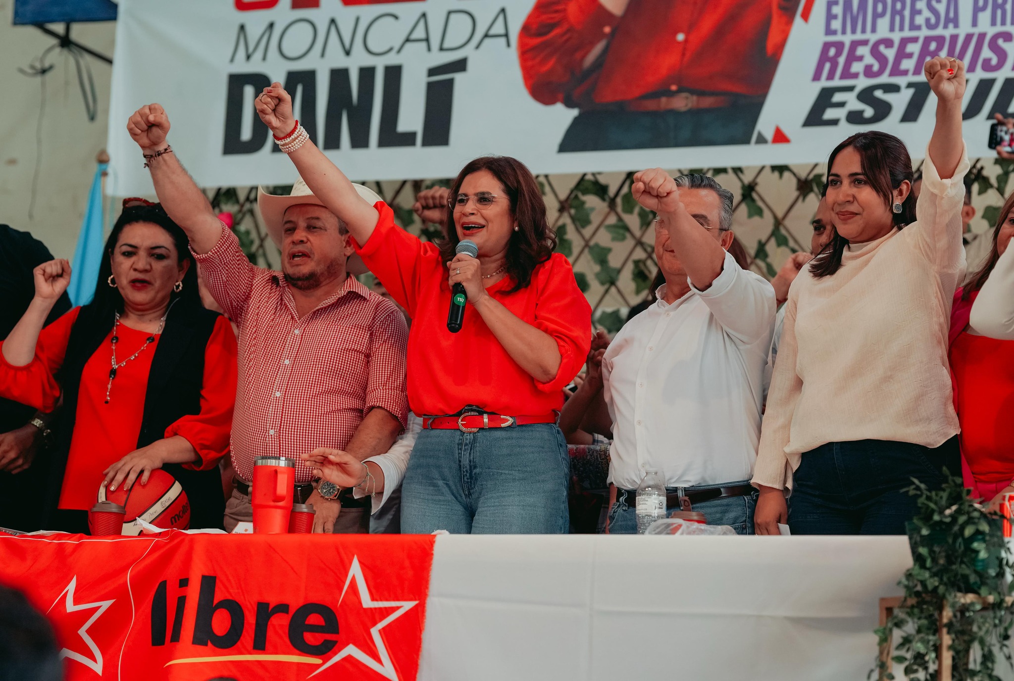 El CNE enfrenta denuncias de presiones y sabotaje rumbo a las elecciones de 2025