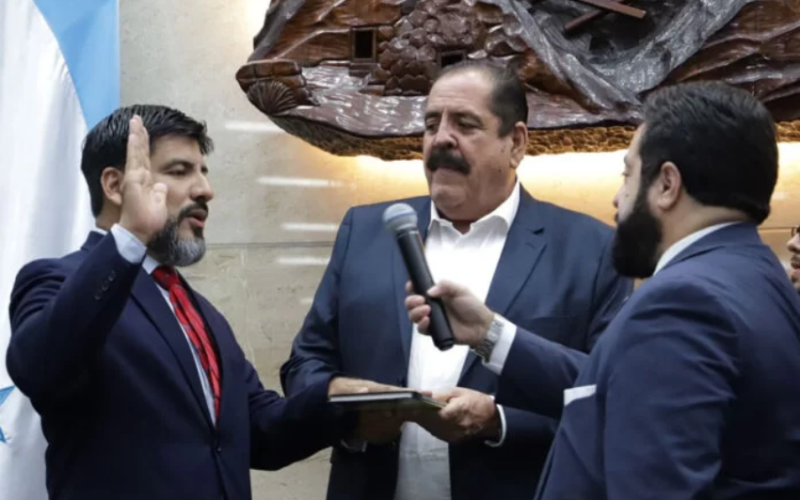 Fiscalía revela complot para asesinar a Mel Zelaya ante críticas y burlas Fiscalía revela complot para asesinar a Mel Zelaya ante críticas y burlas