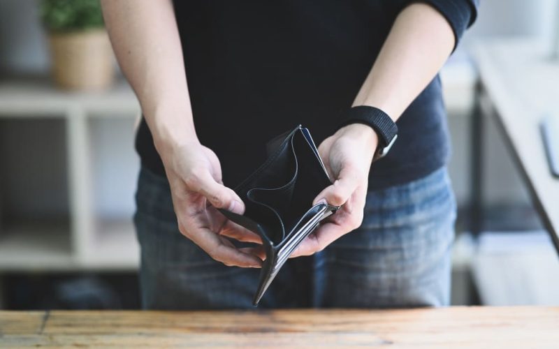 Fuga de capitales y cierre de empresas golpean la economía con LIBRE